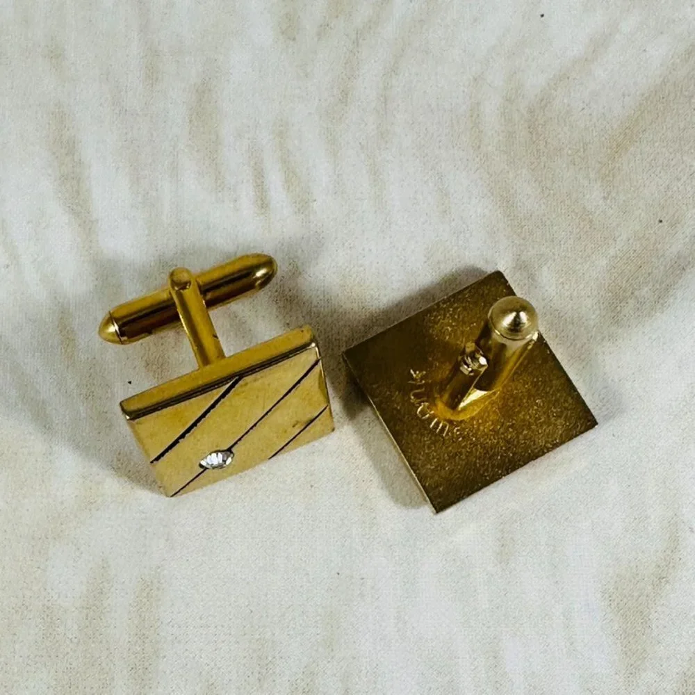 Mens Vintage SWANK gold square cufflinks with inset rhinestones.